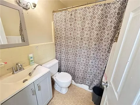 Bath - 5530 Gaillard Dr, Mobile, AL 36608 photo 1 of 2