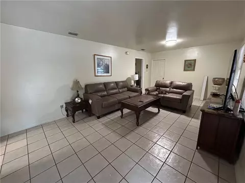 Living - 5530 Gaillard Dr, Mobile, AL 36608 photo 2 of 2