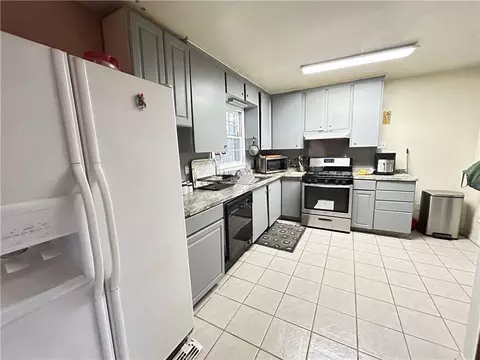 Kitchen - 5530 Gaillard Dr, Mobile, AL 36608 photo 1 of 2
