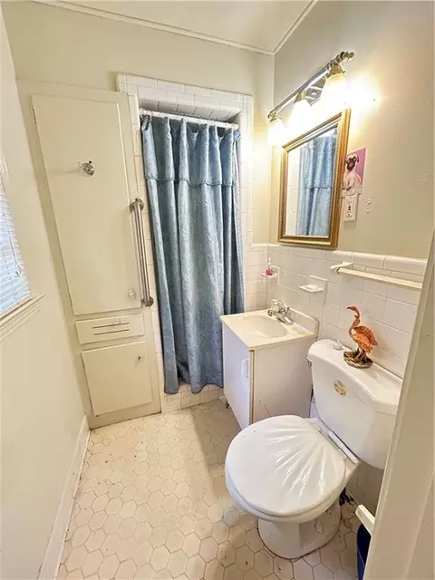 Bath - 5530 Gaillard Dr, Mobile, AL 36608 photo 2 of 2
