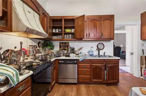 Kitchen - 300 Ann St S, Mobile, AL 36604 photo 4 of 7