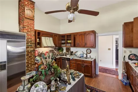 Kitchen - 300 Ann St S, Mobile, AL 36604 photo 6 of 7