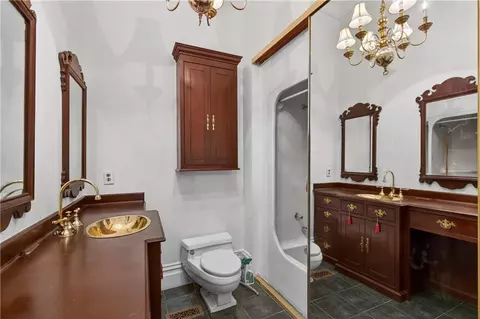 Bath - 300 Ann St S, Mobile, AL 36604 photo 1 of 3