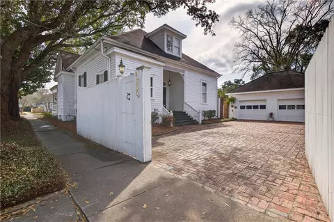 Exterior - 300 Ann St S, Mobile, AL 36604 photo 10 of 11