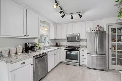 136 Florence Pl, Mobile, AL 36607 photo 3