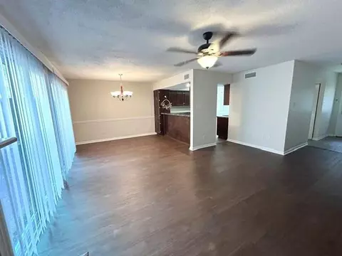 Living - 6701 Dickens Ferry Rd #83, Mobile, AL 36608 photo 2 of 2