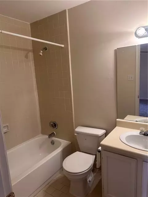 Bath - 6701 Dickens Ferry Rd #83, Mobile, AL 36608 photo 5 of 9
