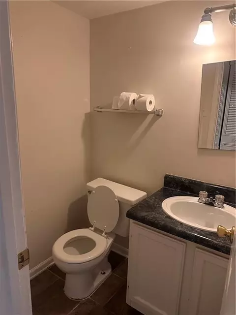 Bath - 6701 Dickens Ferry Rd #83, Mobile, AL 36608 photo 6 of 9