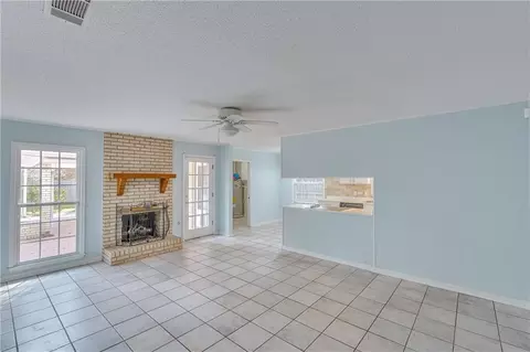 Living - 375 Bridle Path Way, Mobile, AL 36608 photo 3 of 5