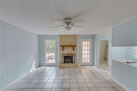 Living - 375 Bridle Path Way, Mobile, AL 36608 photo 4 of 5