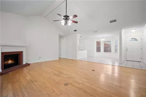 Living - 2865 Barlett Dr, Mobile, AL 36608 photo 2 of 3