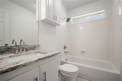 Bath - 2865 Barlett Dr, Mobile, AL 36608 photo 2 of 2