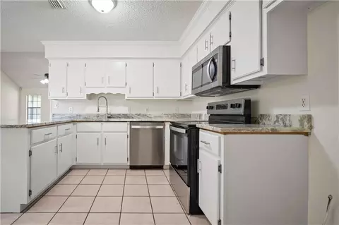 Kitchen - 2865 Barlett Dr, Mobile, AL 36608 photo 2 of 2