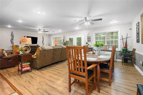 Dining - 949 Knowles Ln, Mobile, AL 36608 photo 2 of 2