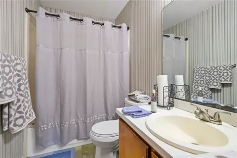 Bath - 949 Knowles Ln, Mobile, AL 36608 photo 1 of 2
