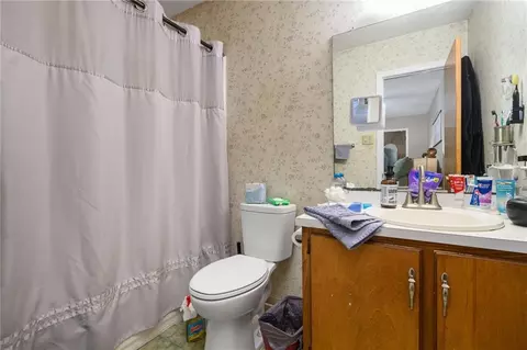 Bath - 949 Knowles Ln, Mobile, AL 36608 photo 2 of 2