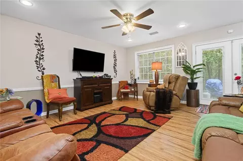 Living - 949 Knowles Ln, Mobile, AL 36608 photo 1 of 1