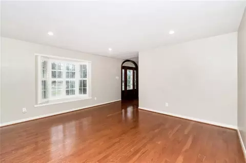 Living - 100 Fenwick Rd, Mobile, AL 36608 photo 4 of 5