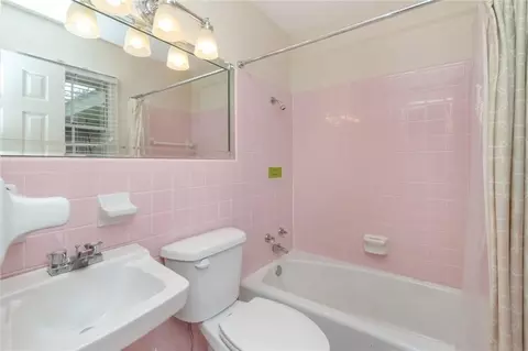 Bath - 100 Fenwick Rd, Mobile, AL 36608 photo 1 of 2