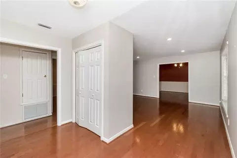 Entry Way - 100 Fenwick Rd, Mobile, AL 36608 photo 2 of 2