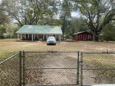 32 Oak Ave, Satsuma, AL 36572