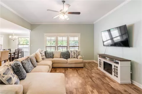 Living - 653 Begeman Rd, Mobile, AL 36608 photo 1 of 2