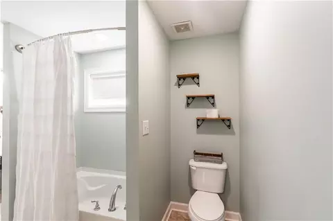 Bath - 653 Begeman Rd, Mobile, AL 36608 photo 2 of 3