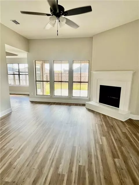 Living - 8255 Savage Loop, Theodore, AL 36582 photo 4 of 4