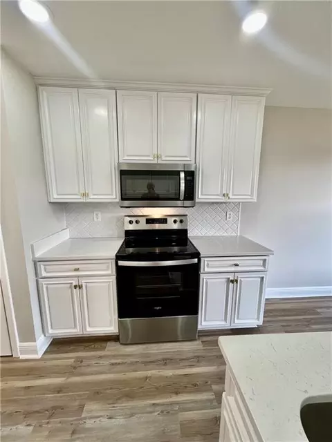 Kitchen - 8255 Savage Loop, Theodore, AL 36582 photo 5 of 7