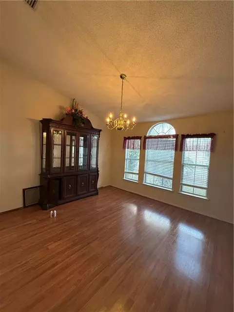 Living - 1630 Ashmoor Dr E, Mobile, AL 36695 photo 1 of 4