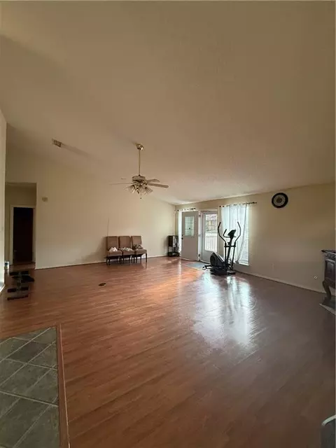 Living - 1630 Ashmoor Dr E, Mobile, AL 36695 photo 2 of 4