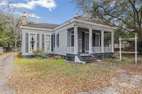Exterior - 1006 Dauphin St, Mobile, AL 36604 photo 3 of 6