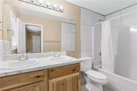 Bath - 62 11th Ave, Chickasaw, AL 36611 photo 2 of 2