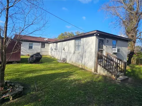 Exterior - 2303 Roberta Dr, Mobile, AL 36617 photo 3 of 4
