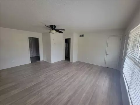 Living - 2303 Roberta Dr, Mobile, AL 36617 photo 2 of 2