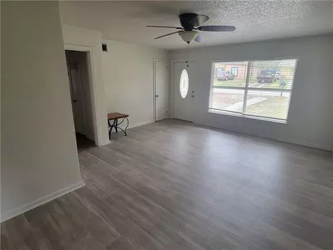 Living - 2303 Roberta Dr, Mobile, AL 36617 photo 1 of 2