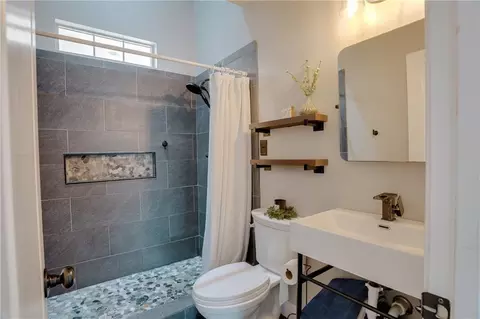 Bath - 3180 Riverview Pointe Dr, Theodore, AL 36582 photo 1 of 7