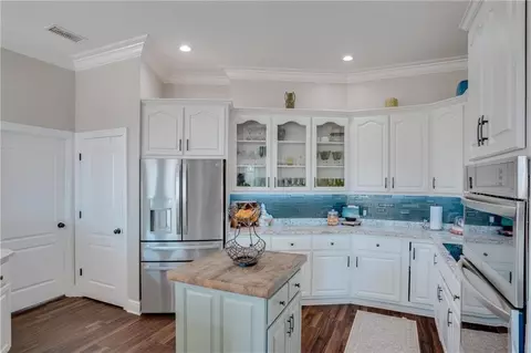 Kitchen - 3180 Riverview Pointe Dr, Theodore, AL 36582 photo 2 of 5