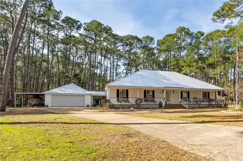 811 Ingraham Pl, Dauphin Island, AL 36528