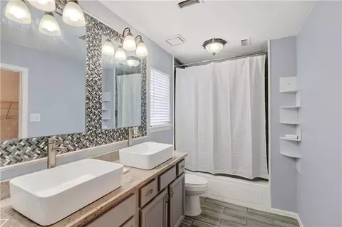 Bath - 6626 Cherry Pointe Ct, Mobile, AL 36695 photo 1 of 2