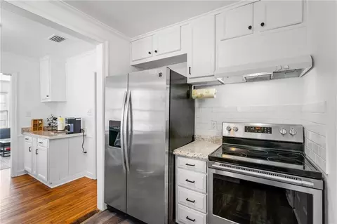 Kitchen - 208 Pinehill Dr, Mobile, AL 36606 photo 2 of 3