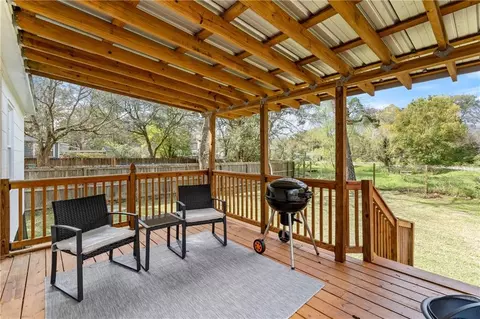 Exterior - 208 Pinehill Dr, Mobile, AL 36606 photo 3 of 6