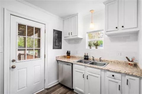 Kitchen - 208 Pinehill Dr, Mobile, AL 36606 photo 3 of 3
