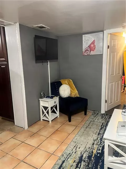 Living - 814 Beck Ave, Mobile, AL 36610 photo 1 of 4