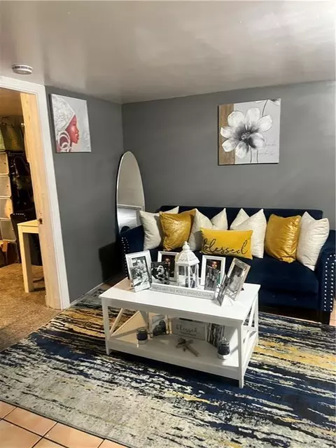 Living - 814 Beck Ave, Mobile, AL 36610 photo 3 of 4