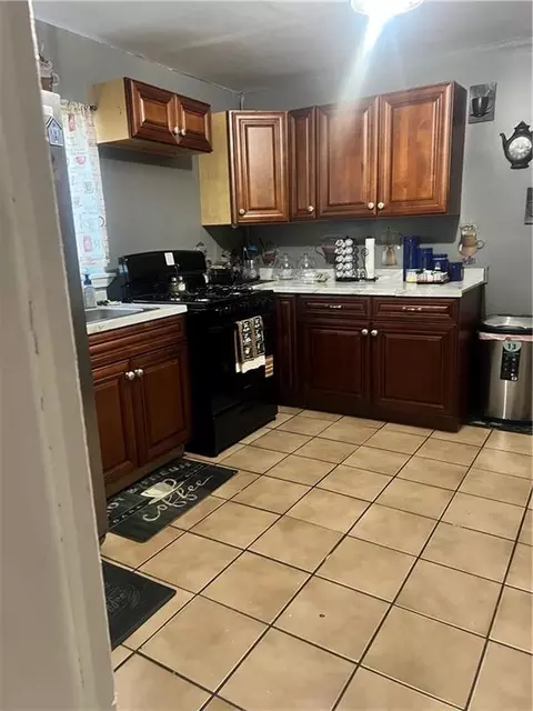 Kitchen - 814 Beck Ave, Mobile, AL 36610 photo 2 of 3