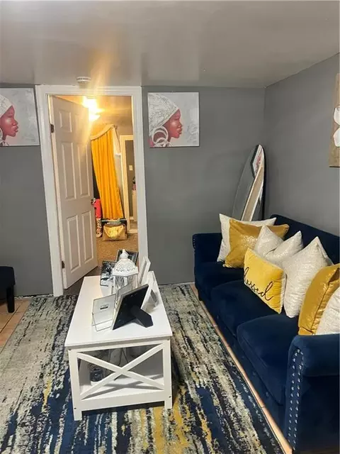 Living - 814 Beck Ave, Mobile, AL 36610 photo 2 of 4