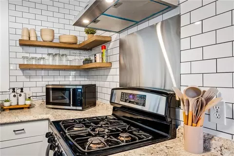 Kitchen - 255 Pinehill Dr, Mobile, AL 36606 photo 2 of 2