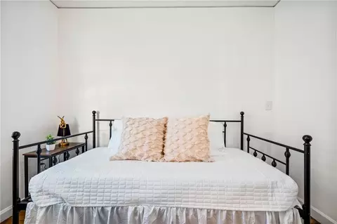 Bedroom - 255 Pinehill Dr, Mobile, AL 36606 photo 2 of 5