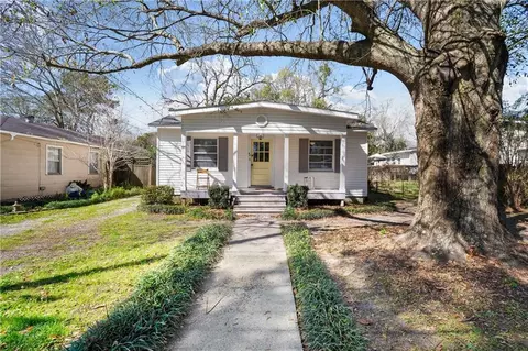 54 Bishop Ln S, Mobile, AL 36608
